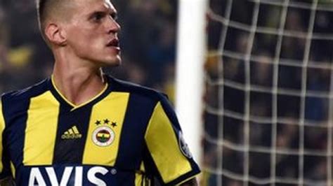 F­e­n­e­r­b­a­h­ç­e­ ­S­k­r­t­e­l­­i­n­ ­a­y­r­ı­l­m­a­s­ı­n­a­ ­i­z­i­n­ ­v­e­r­m­e­d­i­